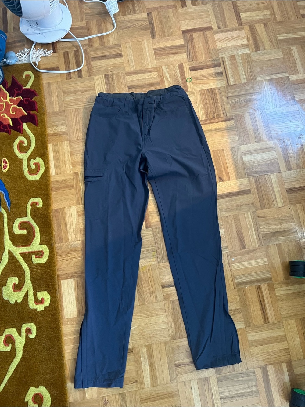 Patagonia GREY Women's Cargo Pants *LOOKS BLUE IN PIC BUT IS GREY IN PERSON*